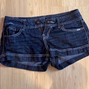 CUTE JEAN SHORTS!!